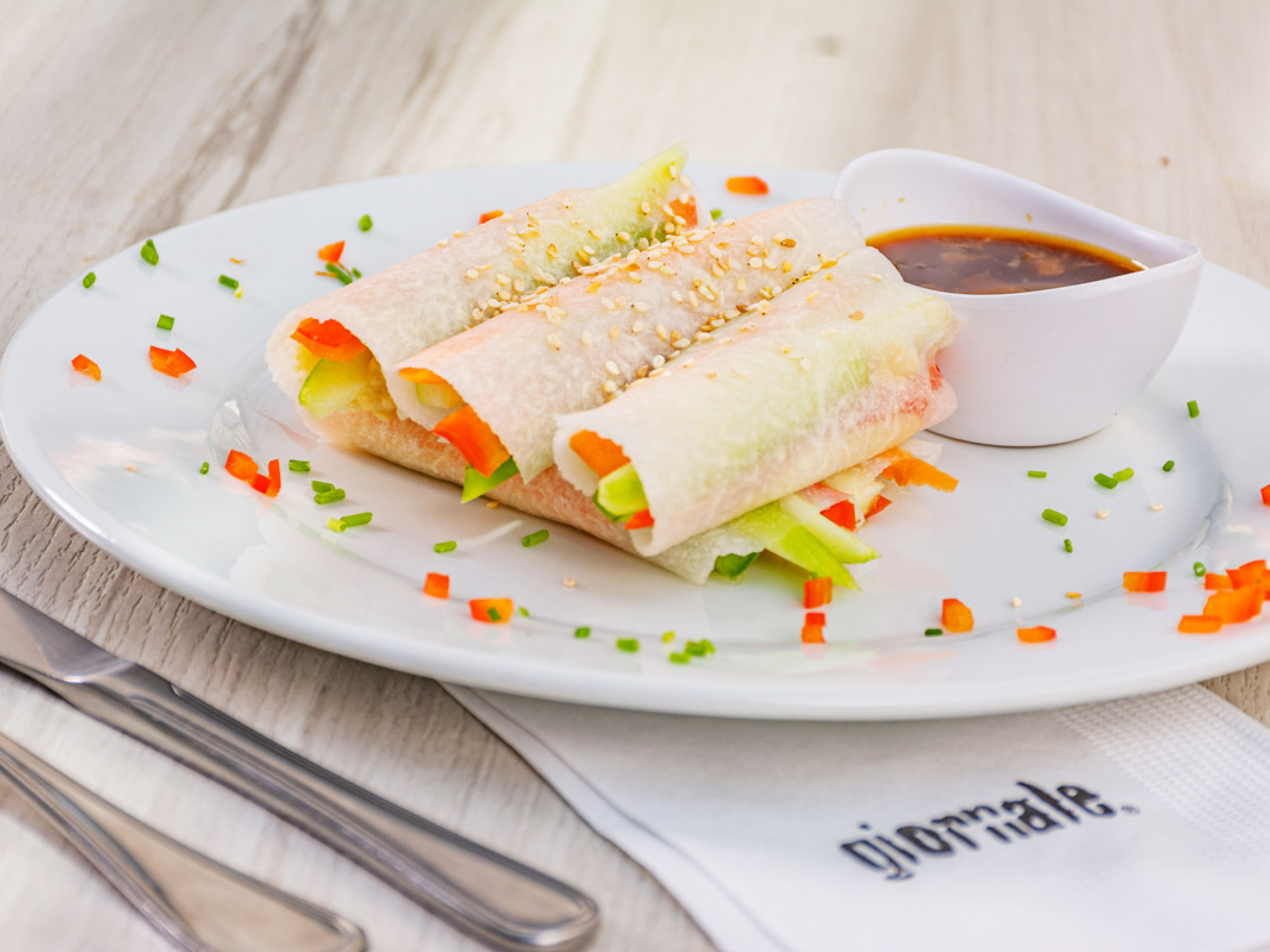 Taquitos de jícama con Hummus