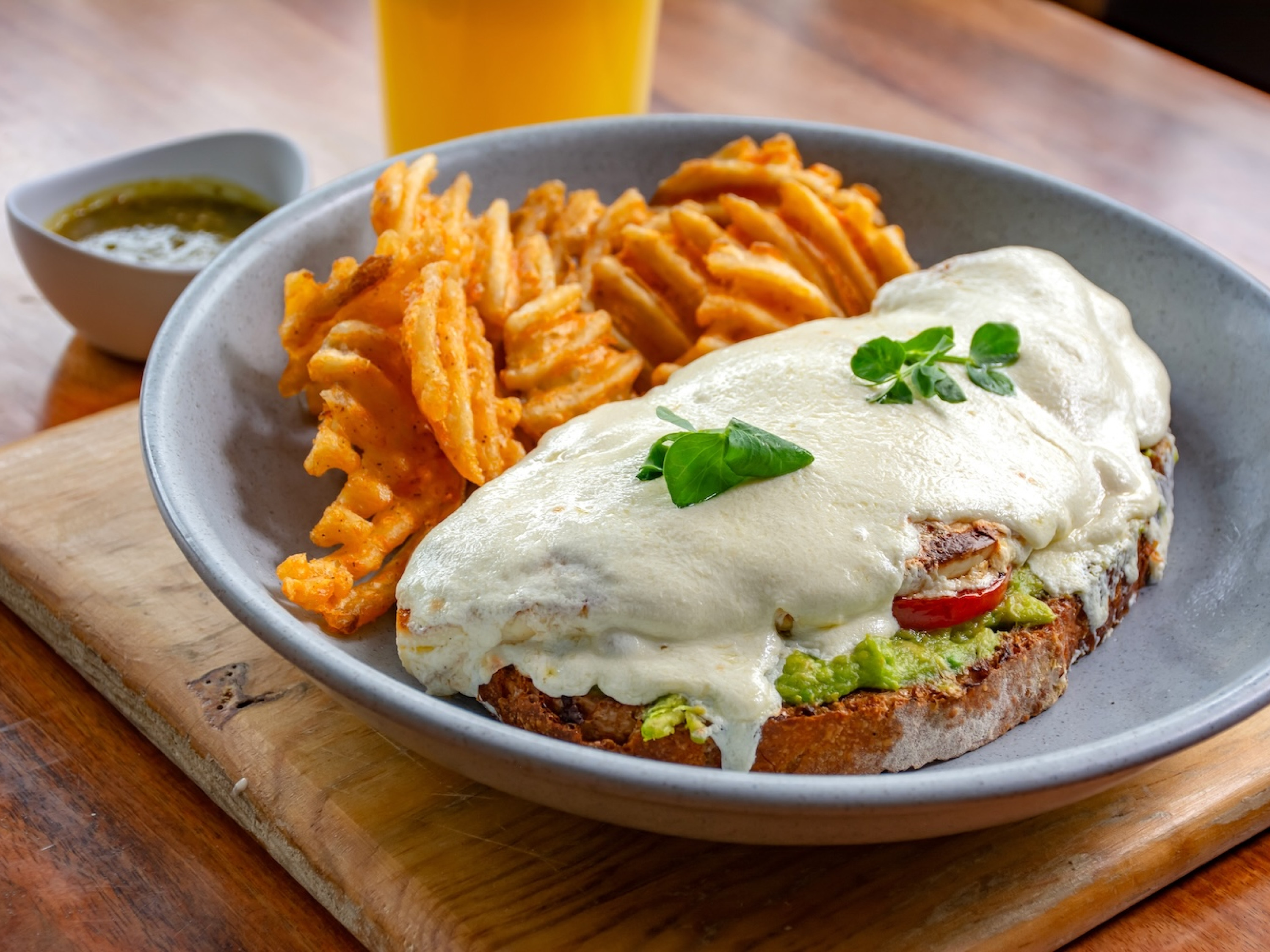 Toast de tres quesos